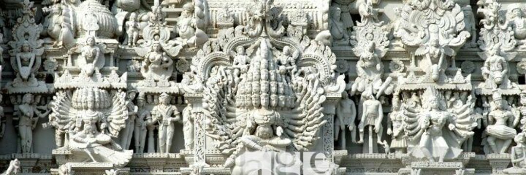 கோயில்களின் கோபுரங்களிலோ, தூண்களிலாேகாணப்படும்   #கழுவேற்றம் சிற்பங்களைப் பார்த்து நாம் எளிதில் கடந்து போகிறோம்.ஒருவனைக் கழுவேற்றிக் கொல்லனும் என்பது கொடூர சைக்கோவின் மனநிலையோடு ஒத்தது.8000 சமணர்களை,சைவர்கள் மதுரையில் கழுவேற்றியது மிகவும் கொடுரமான தண்டனை.கழுவேற்றம???1/N