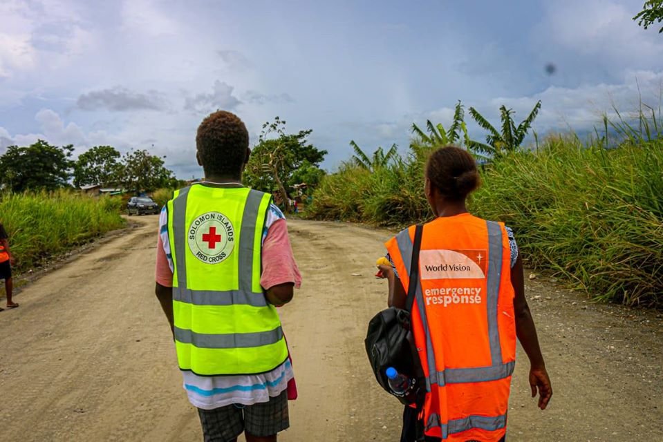 mtwolfe007's tweet photo. Here's how staff from @WorldVision +Red Cross in #SolomonIslands spent their Easter--helping people impacted by #TCHarold

Big thanks to @dfat and @MFATNZ for your continued support of the work we do. 

@WorldVisionAus @WorldVisionNZ @AusHCSols @AusHumanitarian @AusHPship https://t.co/WW4Yu5dK81