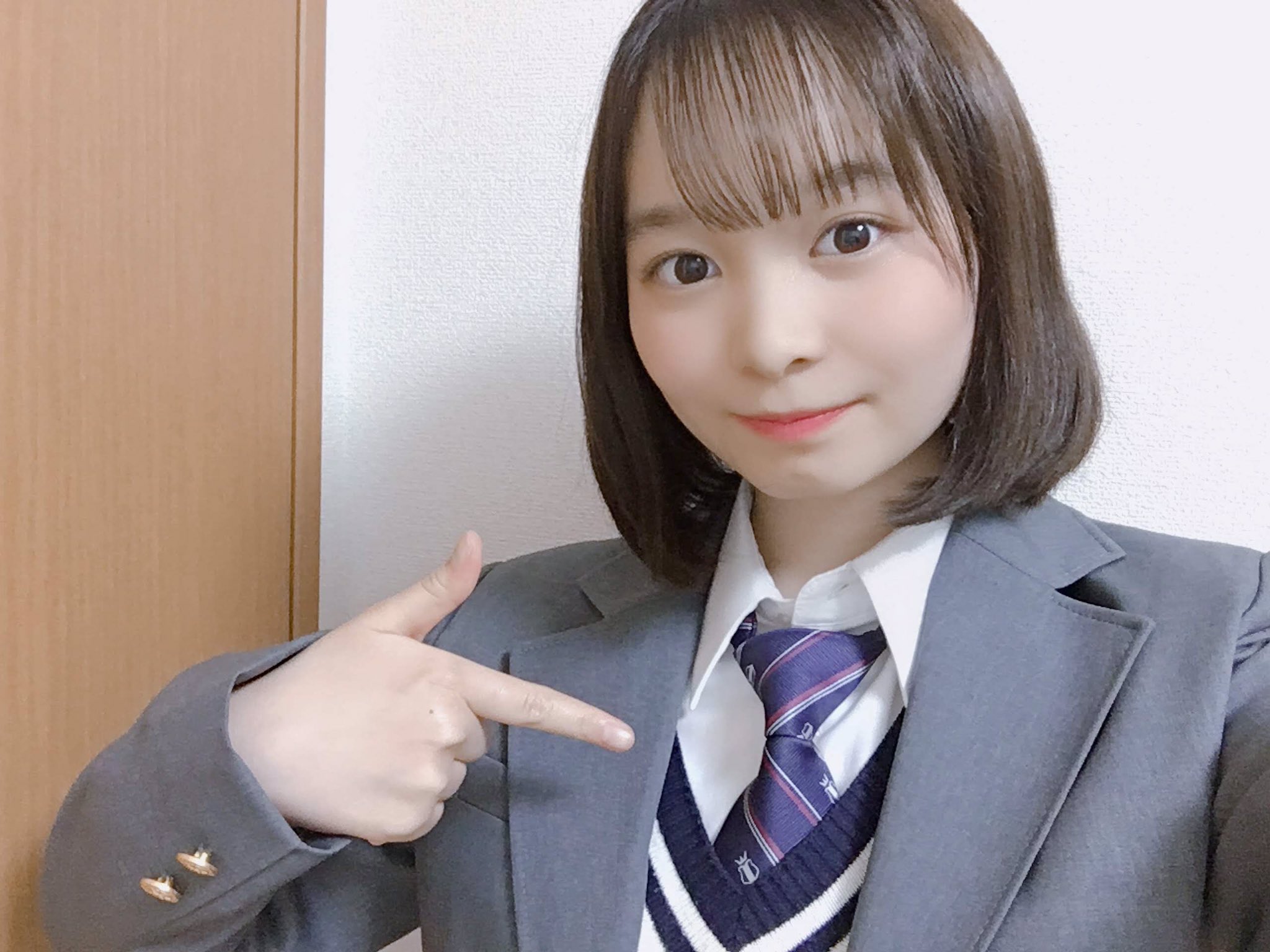 延命杏咲実 天てれ 自撮りバトン 崚行くん Ryoki N06 から回ってきました ありがとう 小4の頃の私と高校2年生になった私 やっぱ大人になったけど あんまり顔立ちは変わってない 童顔なんです 指名はズビー
