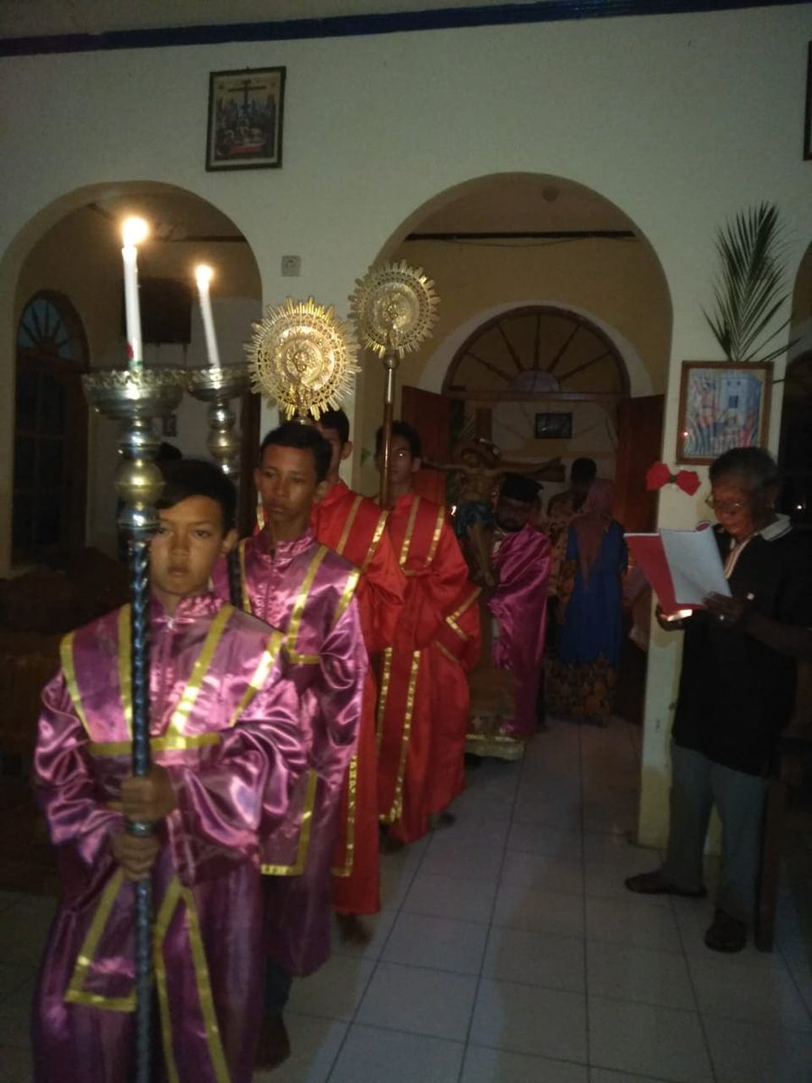 ocmc's tweet photo. Beautiful pictures from the Holy Thursday service at Fr. Methodios' parish in Central Java, Indonesia!
#Orthodox #Christian #mission #Indonesia #HolyWeek2020 #HolyThursday https://t.co/lmAFW9hGtB