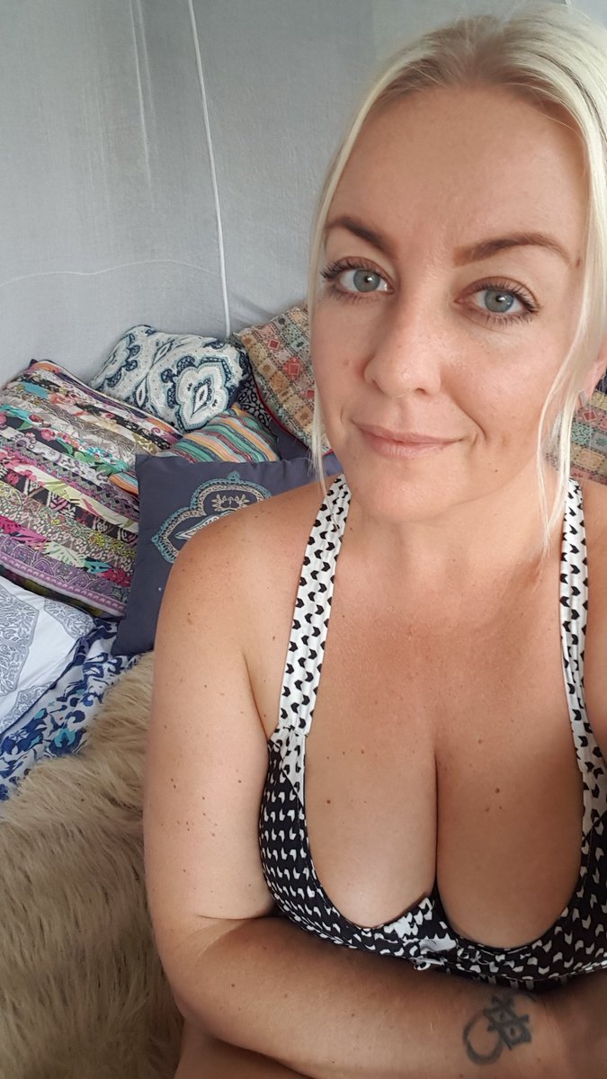 liminalkayla's tweet image. Quarantine for me so far has been like 2 weeks of labor. Birthing projects, isolation or not, can take its toll. Thankfully this day bed provides the perfect place to work &amp;amp; then nap when needed!

#projectbirth #laboroflove #naptime #collaborationoverisolation