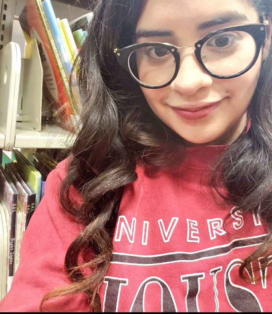For #CollegeColorsDay I'm wearing red for <a href="/UHouston/">University of Houston</a> ❤🐾(this picture is a little old ☺) #HISDSpiritWeek