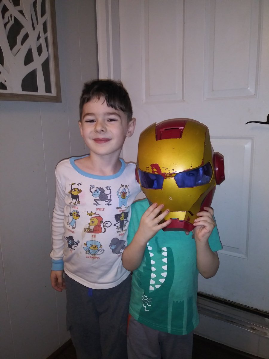 Heather05262852's tweet photo. @pulte $heatherwilkerson75 #BailoutHumansNow @pulte husband is laid off because of COVID 19, have two autistic boys that we take care of. No tax return back yet, no stimulas money yet... Debt piling up, meds that have to be gotten tomorrow and not one cent to my name! https://t.co/eiI2lJVafa