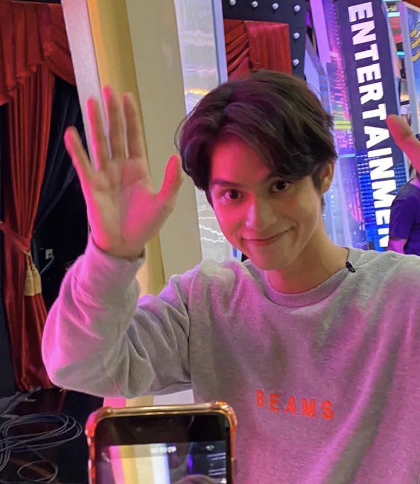 petalnovaa's tweet photo. Bright blocking that user should be a lesson to all of the fans invading his personal matter. We should be supporting him, not overstepping on his boundaries and being too invasive. https://t.co/UWGncgYNo4