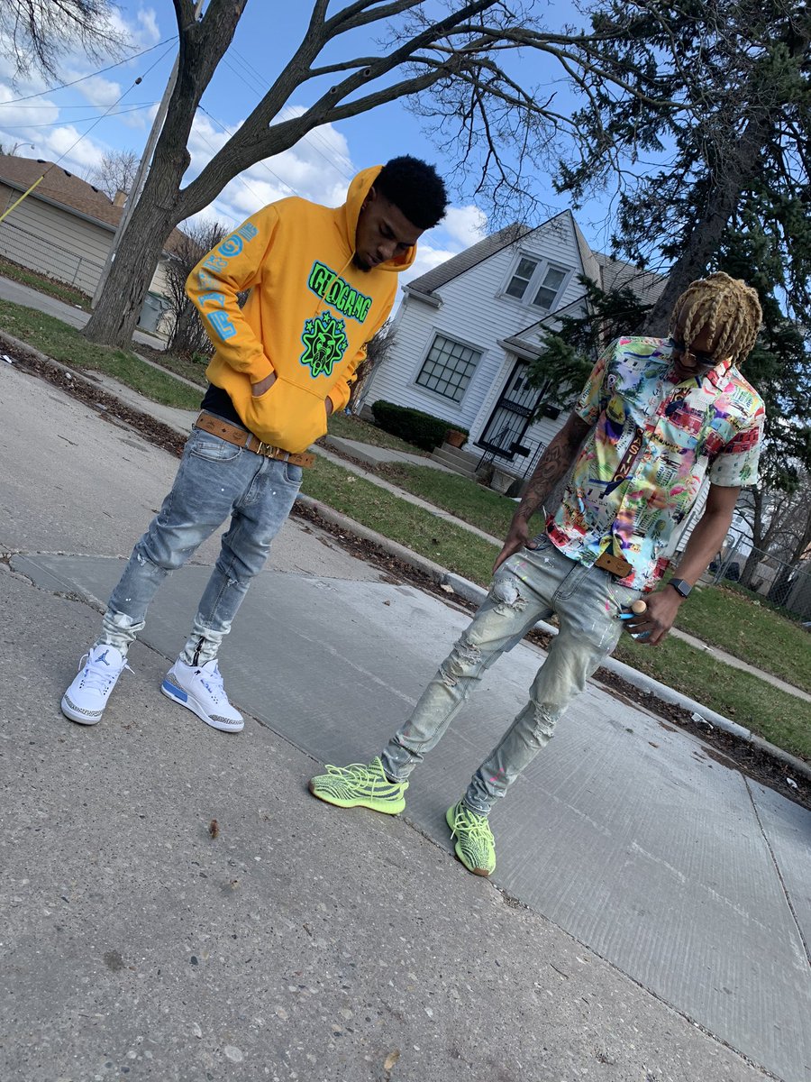 two6ixtwo's tweet photo. You a never catch me with no niggas itβs brothers only #10plusyears https://t.co/pcglvczzzm