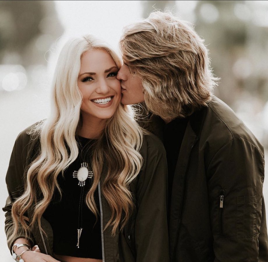 KendelConnolly_'s tweet photo. We’re the Walmart version nobody asked for 😅😍🤪 #coleandsav #savandcole #labrantfam #target #walmart #couples 📸: @kgallas2 @Thesupercole @SavannahSoutas https://t.co/MYjcNaKWk0