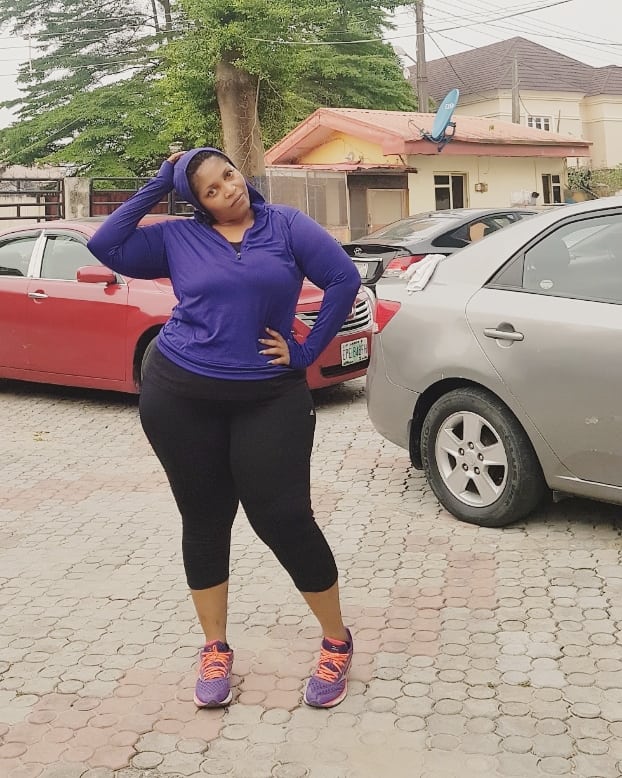 ahonmaya's tweet photo. My lockdown walking routine..3kilometers done and dusted 💪💃#Tgif My hair has kuku turn to dreads 🤦‍♀️#walking #lockdown2020 #loseweightnow #lockdownchallenge #lockdownlagos #staysafe https://t.co/XZQJh7oDbh