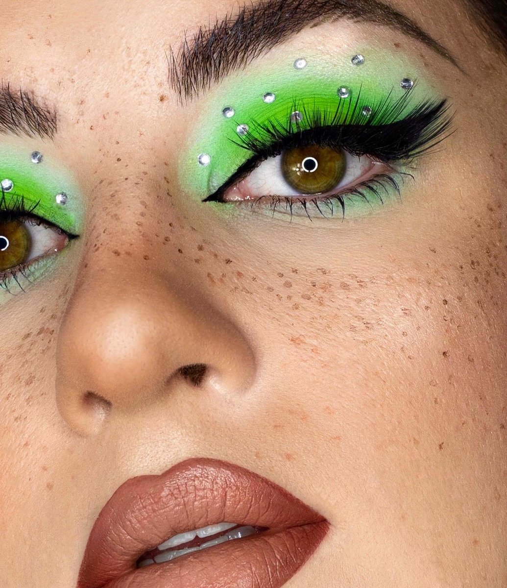 mynudelips's tweet photo. EVERGREEN 
PLouise Hint Of Mint base 
@JeffreeStar Jawbreaker palette 
@ABHcosmetics So Hollywood lashes
@NablaCosmetics Body Language lips
@hudabeauty Staycation lipstick https://t.co/JicKDG86O5