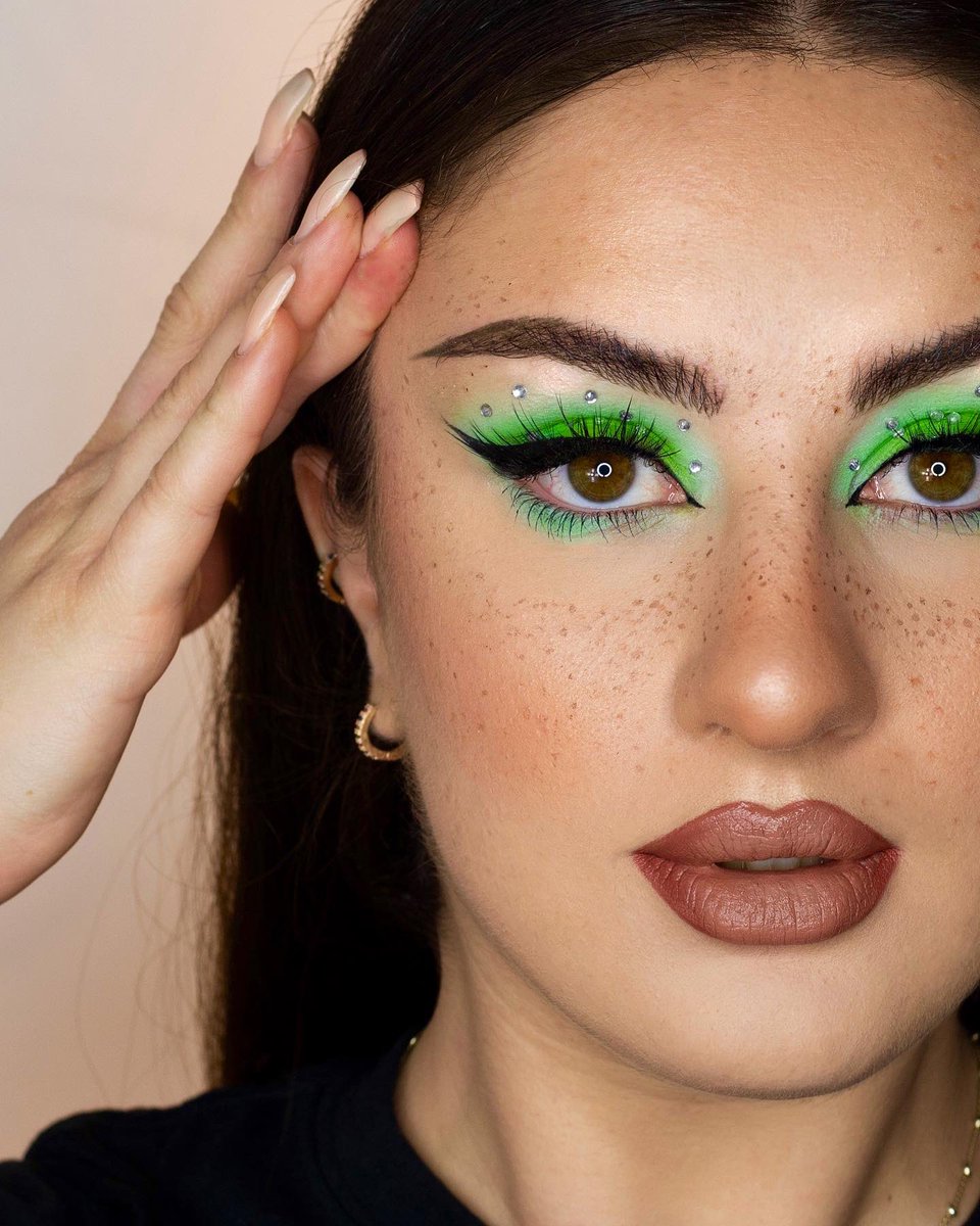 mynudelips's tweet photo. EVERGREEN 
PLouise Hint Of Mint base 
@JeffreeStar Jawbreaker palette 
@ABHcosmetics So Hollywood lashes
@NablaCosmetics Body Language lips
@hudabeauty Staycation lipstick https://t.co/JicKDG86O5