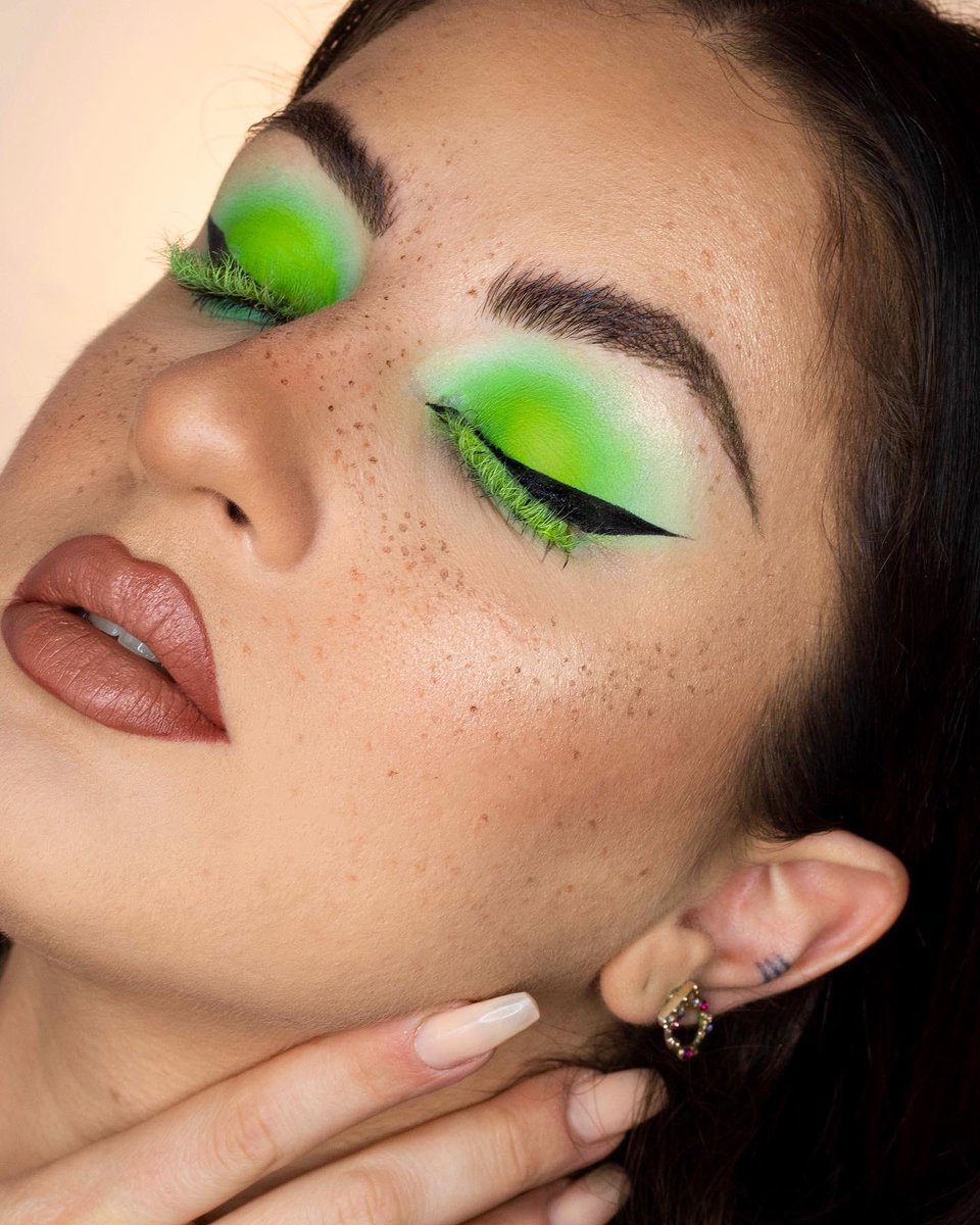 mynudelips's tweet photo. EVERGREEN 
PLouise Hint Of Mint base 
@JeffreeStar Jawbreaker palette 
@ABHcosmetics So Hollywood lashes
@NablaCosmetics Body Language lips
@hudabeauty Staycation lipstick https://t.co/JicKDG86O5