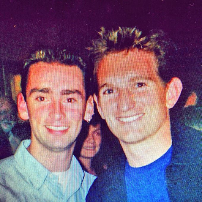 Mickw1807's tweet photo. Me at 20ish with a mate. 😜
#BlondeTips 😳 https://t.co/FaszwrBNUU
