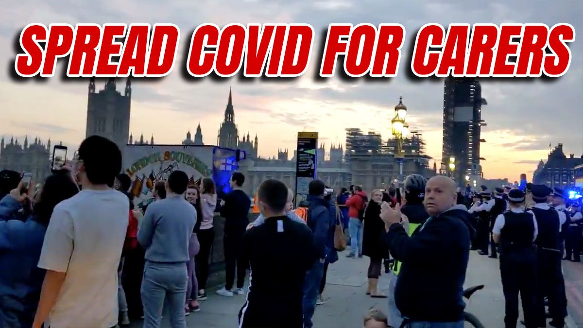 Police Join In Westminster Bridge Covid Clapping Party order-order.com/2020/04/17/pol…