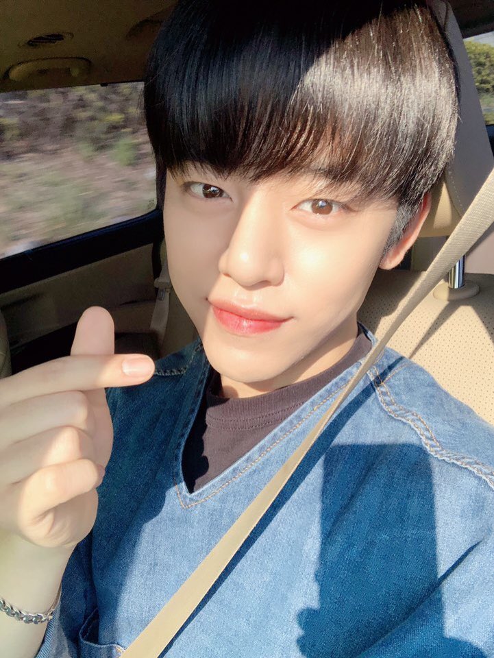 official_JDH93's tweet photo. [#정대현] 📸
⠀
내일 예정되었던 스프링 콘서트가
7월 25일 (토) 로 연기된 거 다들 아시죠?
아쉽지만 우리 7월에 만나요~😌
항상 건강 조심!🤙🏻

#IY #BABY #Summer_Night https://t.co/asUezRMCXU