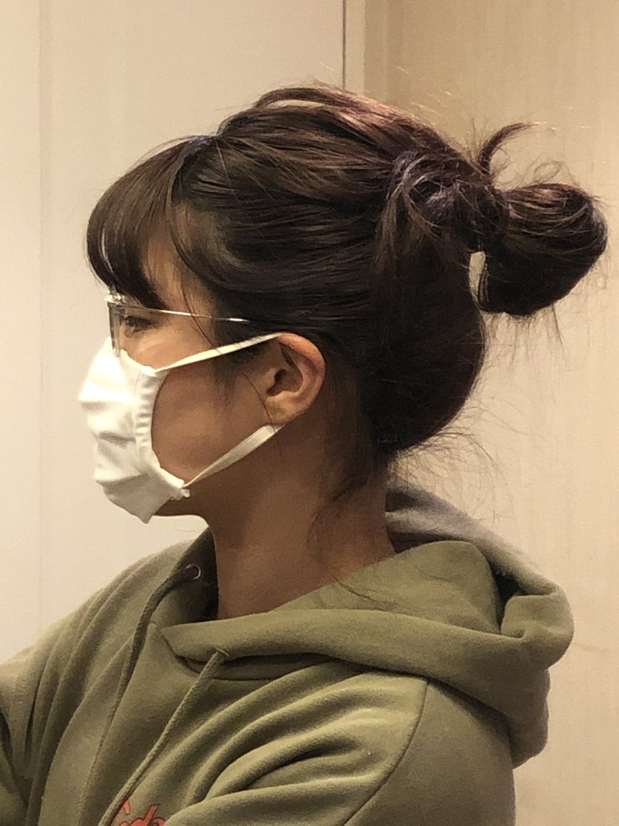 八木恵梨 余ってた三角巾と太いゴムを細く切ってプリーツマスクつくった