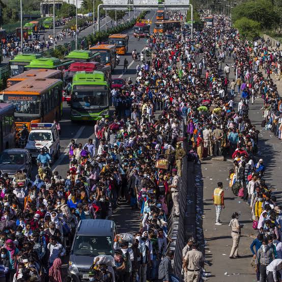 Er_KadirMalik's tweet photo. First photo shows why did the woman received money.
2nd Indian Government don't care about poor.
The lady has beautiful house, cool if she received but the homeless labours deserve much more.
#ModiLeadingTheWorld #ModijiDontMakeUsFoolAgain #ModiConvertedIOKtoHell #ModiResign https://t.co/PkZLqJ8zjt