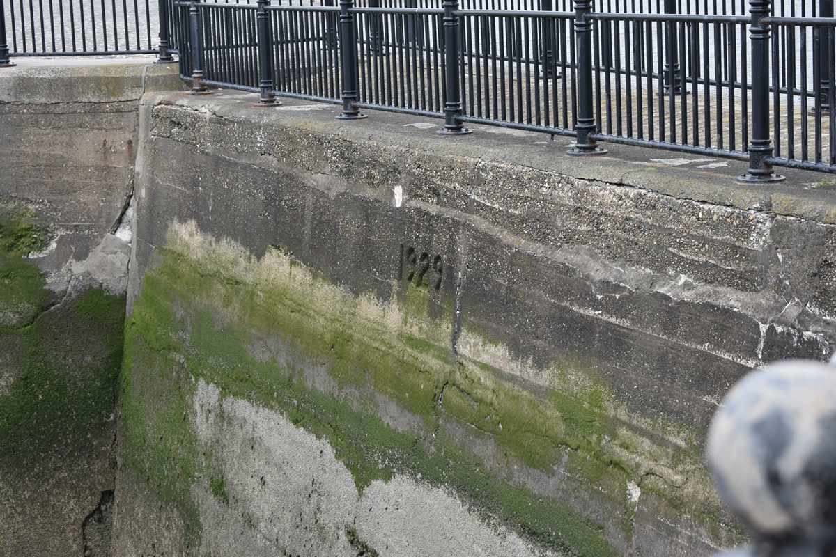This is the former entrance to the Manchester Dock. Originally a tidal basin, the entrance was constructed from 1810 to 1815. The dock was used for exporting and importing coal, cotton and corn.Find out more in this  #TimeTeam episode-