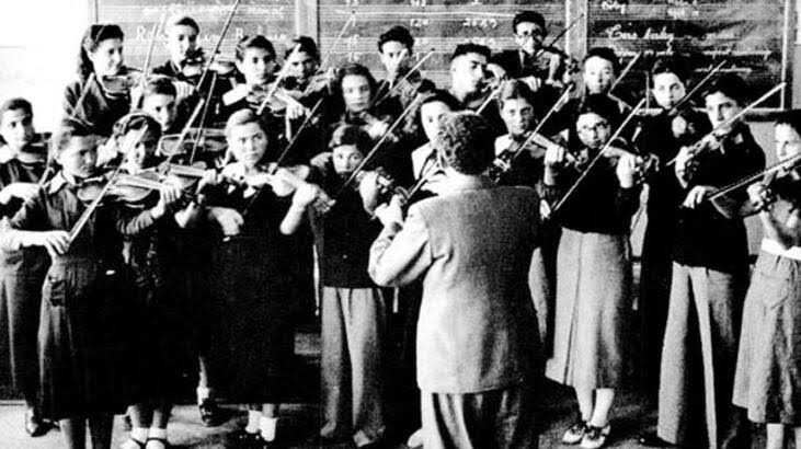 cemseymen's tweet photo. 17 Nisan 1940. Dünyanın en özgün, en etkin, en muhteşem eğitim okulları köy enstitüleri kuruldu. Kuruluşunun üzerinden 80 yıl geçti ve unutulmadı çünkü ezberciliği reddetti, özgür çocuklar yetiştirdi. Benzersiz Türkiye sevdasıydı. Anadolu'nun yükselişiydi. Minnetle anıyorum. https://t.co/6yzHZ5dcC1
