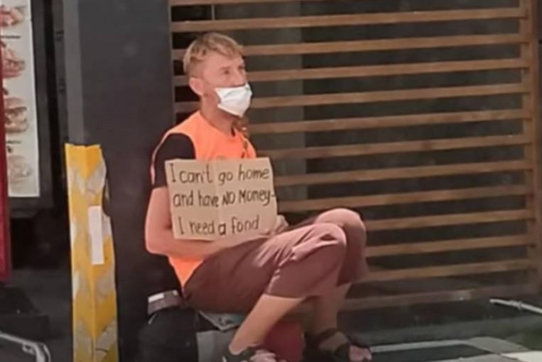 Asiaone On Twitter Malaysia S Police Help Stranded Russian Backpacker Https T Co Uglp0okoba