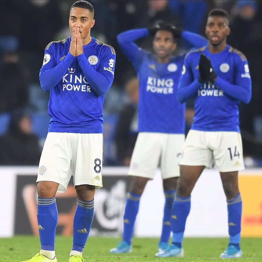 Brain_Ujazo's tweet image. #TwitterVAR
😅😅😅
"L" na "R"