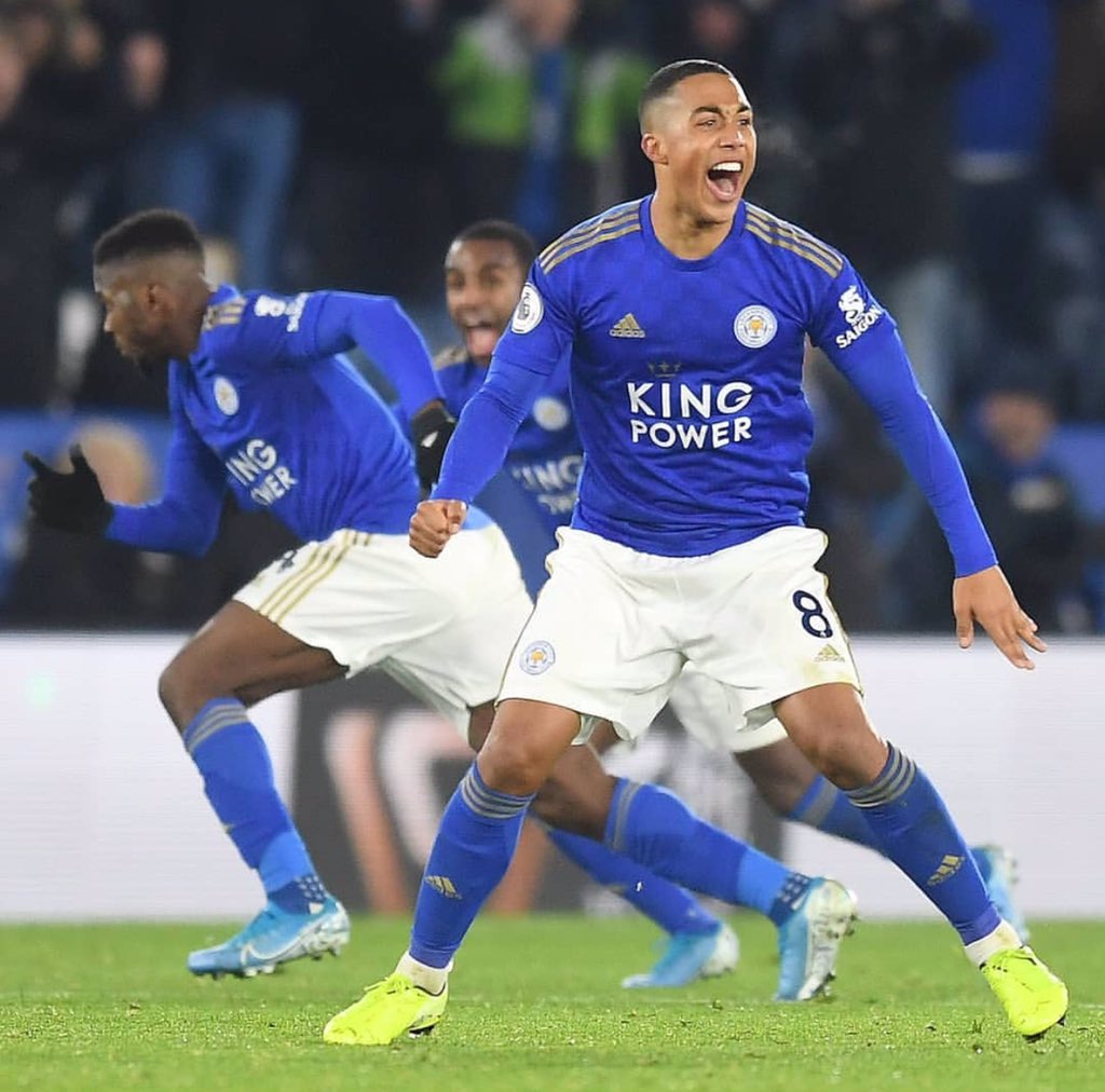 Brain_Ujazo's tweet image. #TwitterVAR
😅😅😅
"L" na "R"