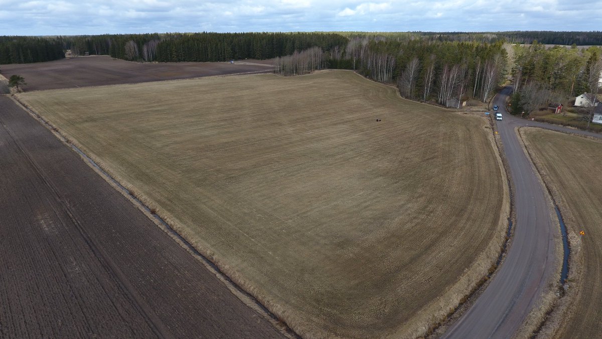 EllaAnu's tweet image. Monitor farm system discussion groups can't meet together at the moment, so we take pictures and videos before the meeting. During the discussion group meeting we "feel" the fields and group friends while looking at the videos and pictures #discussiongroups @ProAgria