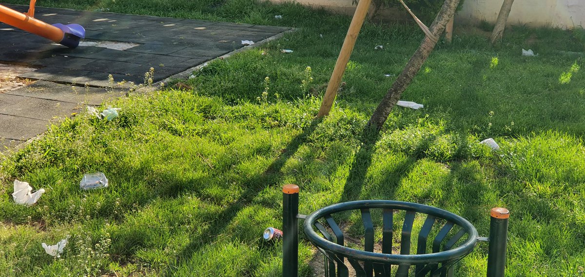 mndrskdr's tweet photo. Bu millete virüs az bile, 10 metre ötede çöp tenekesi var #sercanisa #herseycokguezelolacak #coronavirus #Covid_19 https://t.co/Tq7kNWoAIq