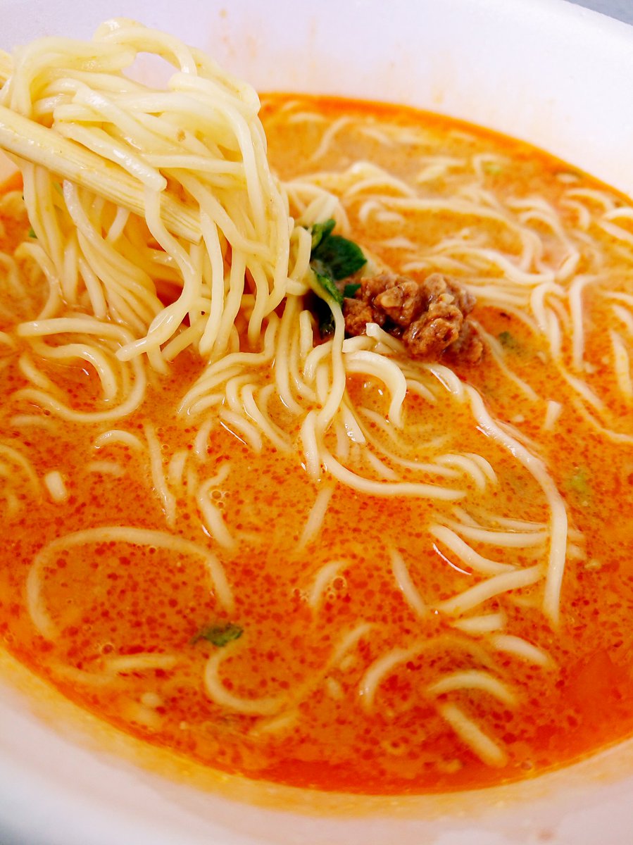 RamenDesu's tweet photo. Dan dan noodle for Lunch!!😋
Smooth and creamy, nice and hot soup! Sesame sauce gives beautiful flavor😍
Oishiii!!😆
#spicynoodle #dandannoodle #nakiryu #担々麺 #鳴龍 #instantoodle #ramenaddict #oishiiii! https://t.co/ZXPqQOITNk