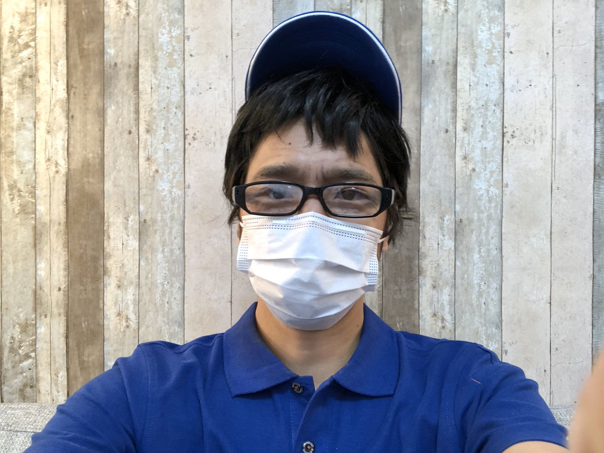 リョウケン みかんの箱 Twitter પર どみちゃん Dmchan Bom2 から 自撮り繋ぎ が回ってきましたー 1枚目 オタク役 2枚目 配達員役 3枚目 笑 企画の罰ゲーム こう見たらいろんな顔作ってるな と思う 笑 かるぴすぴ Turuni Youtuber とべりたん