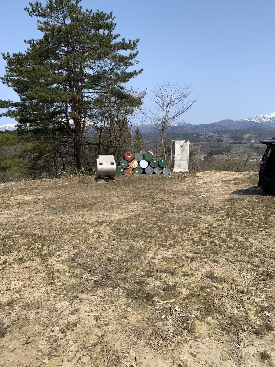 NFGT14's tweet photo. 今日は近くに貸していただけるフィールドがあると聞いて見学に行ってきました。月山と葉山が見えてとても良い所でした。
来週からドラム缶やパネルのセッティングに入ります。
#NFGT
#サバゲー
#大山自然公園
#山形
#西村山郡 https://t.co/PJxCiCTeM2