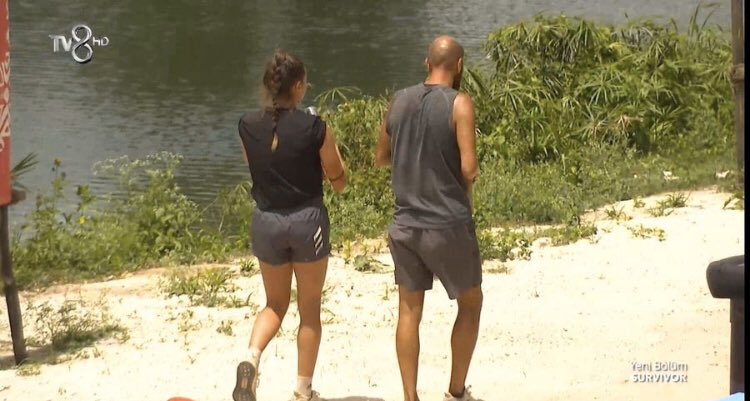 Survivor da neler oluyor? Futbol basketbol voleybol derken şimdi de Esra Erol. Aycan’da Almanya’dan geldim beatbox yapıyorum dedi mi tamamdır 😊👍#sercanisa