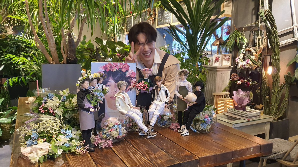 FlowerboyIsaac's tweet photo. I had a flower class with the Korean Army. It was such an honor and I had a great time. ARMY's talent and good energy seem to resemble BTS. Because I was encouraged by them. https://t.co/LPHJPNmywL