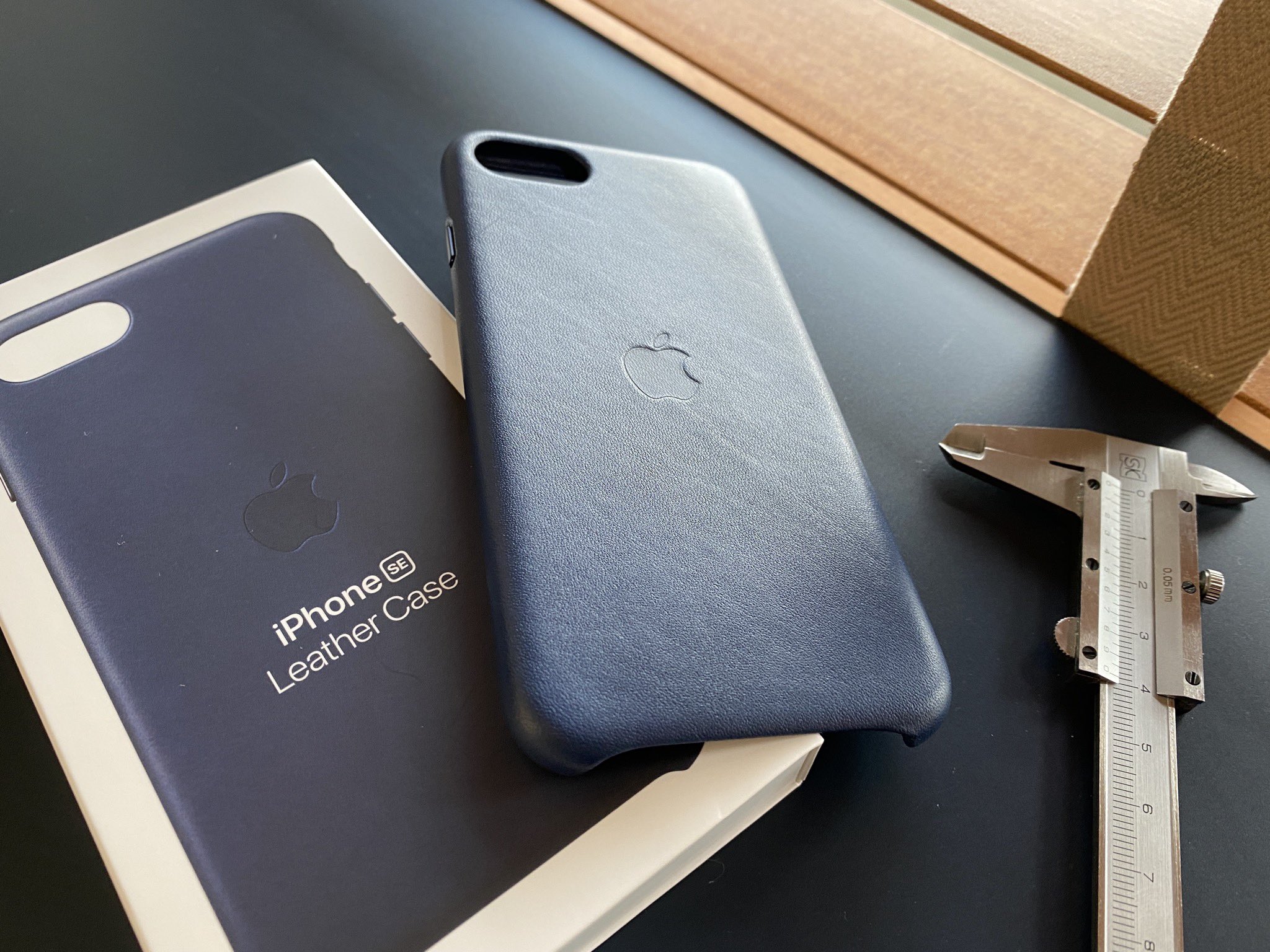 iPhone8 SE純正レザーケース サドルブラウン- iPhone8 SE純正レザーケース サドルブラウン-