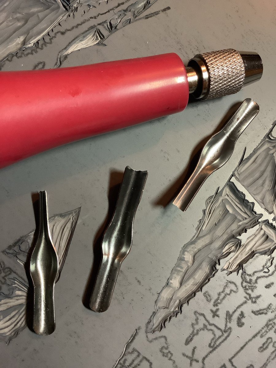 SarahSerioArt's tweet image. Took all day but it’s finally time to carve! #sarahserioart #printmaking #printmaker #lino #linoprint #blockprint #reliefprint #reductionprint #art