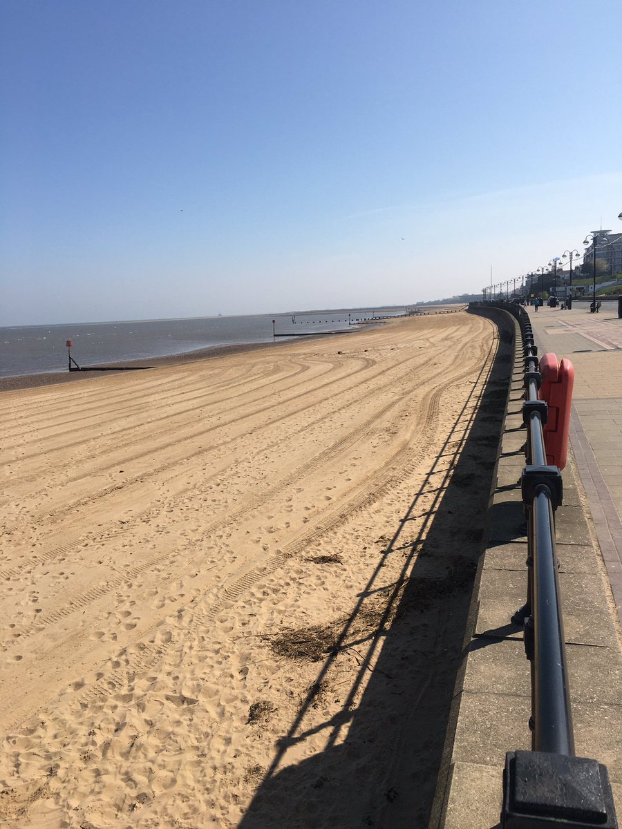 LPP2014's tweet photo. @piersmorgan Piers this was Cleethorpes at 1330 yesterday. Half term week and glorious weather. That video from Westminster has now got people up here saying ‘what’s the point’ and it’s hard to disagree. Ridiculous of them to do that last night in London https://t.co/lk8cbh3vX7