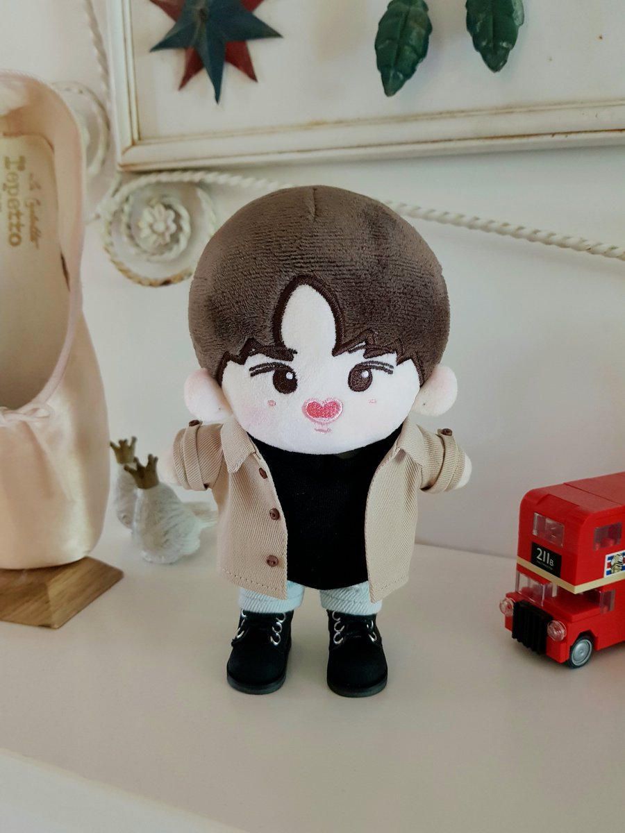 끼약..구두신기니까
인형이 갑자기 멋있다🤗💘
.
👞 <a href="/AreT_closet/">아티옷장</a> 
#예셍이미래당#ootd
#꿀기우니#깐밤우니