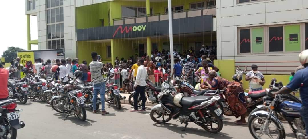 KNLangueh's tweet photo. #Togo🇹🇬 #StopCovid19Tg
Le Gouvernement sortant de @FEGnassingbe a préféré à travers son #piteux programme #Novissi jeter #10euros comme #céréales dans un #poulailler pour mieux #propager le #COVID19 qui fait la rage planétaire.Triste sort 😭😭
@USEmbassyLome @AmbUETogo @PnudTogo https://t.co/H8K6bKoz4D