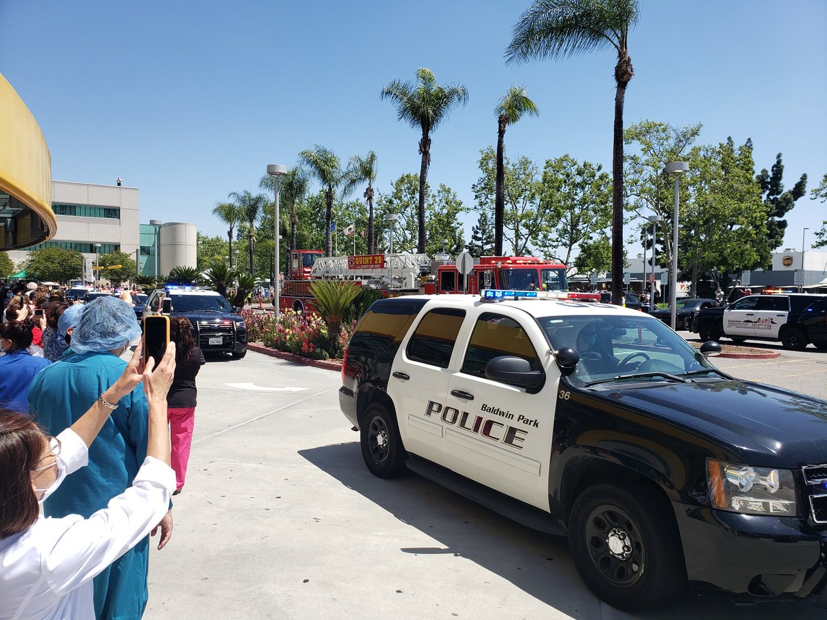 mifeng1's tweet photo. A nice gesture from our local 1st responders and a tribute to all of our doctors, nurses, and all staff members at Kaiser Baldwin Park who are putting their lives at stake to take excellent care of our members during this Covid Crisis!
@KPBaldwinPark
#HealthcareHeroes https://t.co/3NajaExMcu