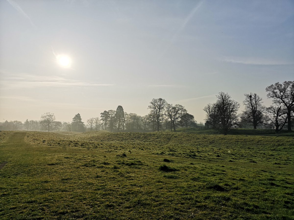 KelloggOx's tweet photo. 🐶 TAKE OVER: Bob - It's an early one today! Apparently, the light on #CastleMeadow was too lovely to miss this morning 🤷🏼‍♀️ Oh, and I forgot to tell you, I had my first swim of the year at the weekend! 👏👏 #doggypaddle #favouritestick @earth_trust https://t.co/oDGqmzTOT5