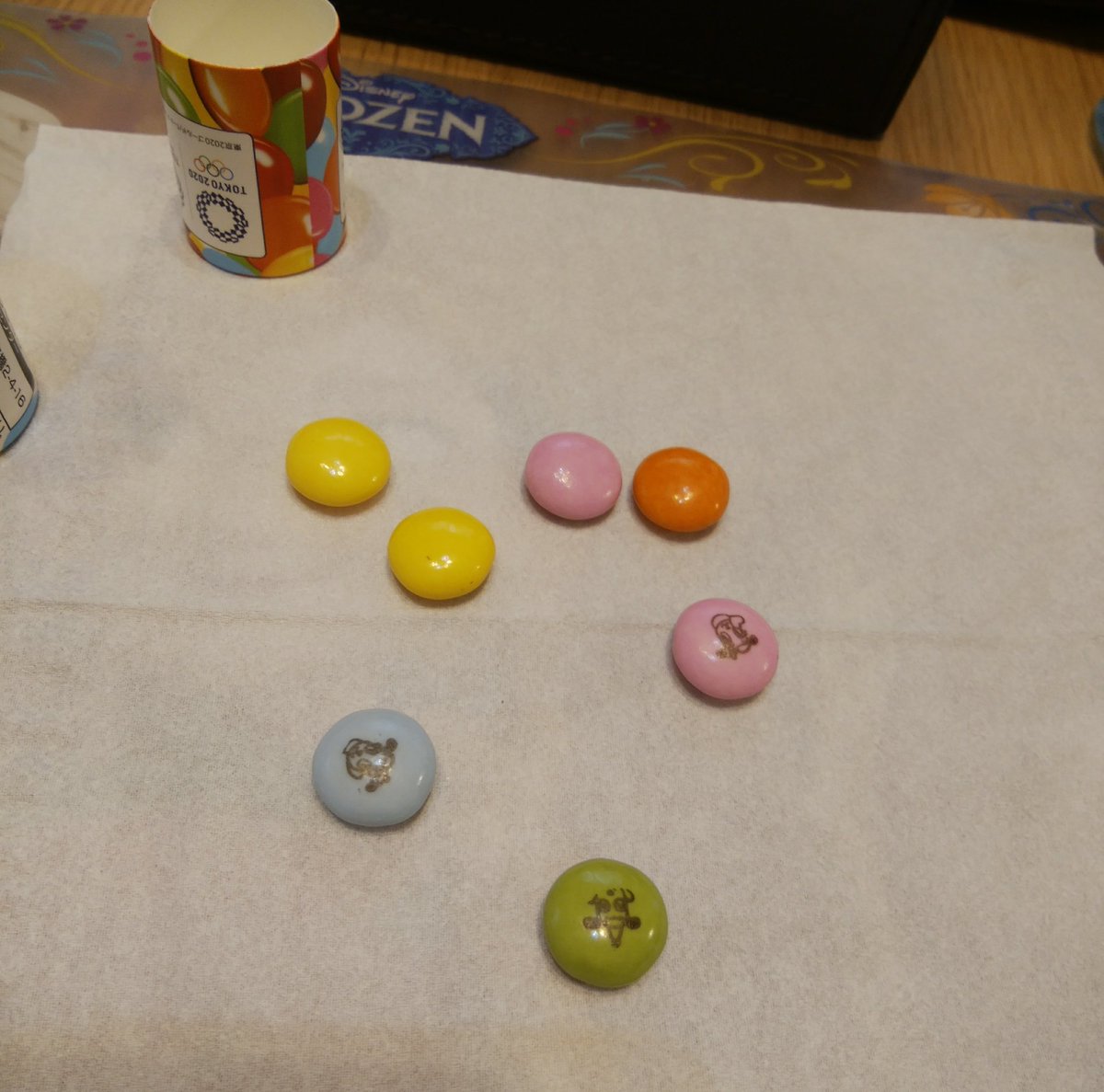 RyoTamaki1004's tweet photo. なんでマーブルチョコレートでさえ、組カラーそろわんの？
meijiさん紫色出して貰えますか？
オレンジ抜いてもらっていいんで((( https://t.co/8vthP1namI