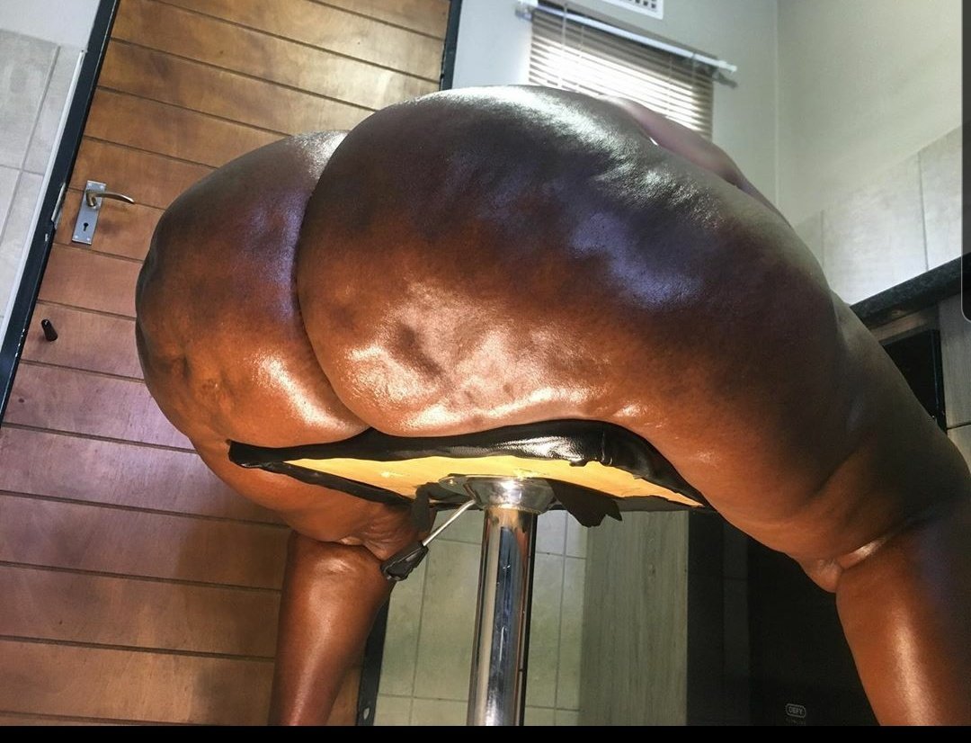 llaide_lesbo on X: An hour with this bomb booty.🍑💣 I would like to read  freaky descriptions of how y'all going to spend that hour. Come on peeps  make me wet. Btw, she's