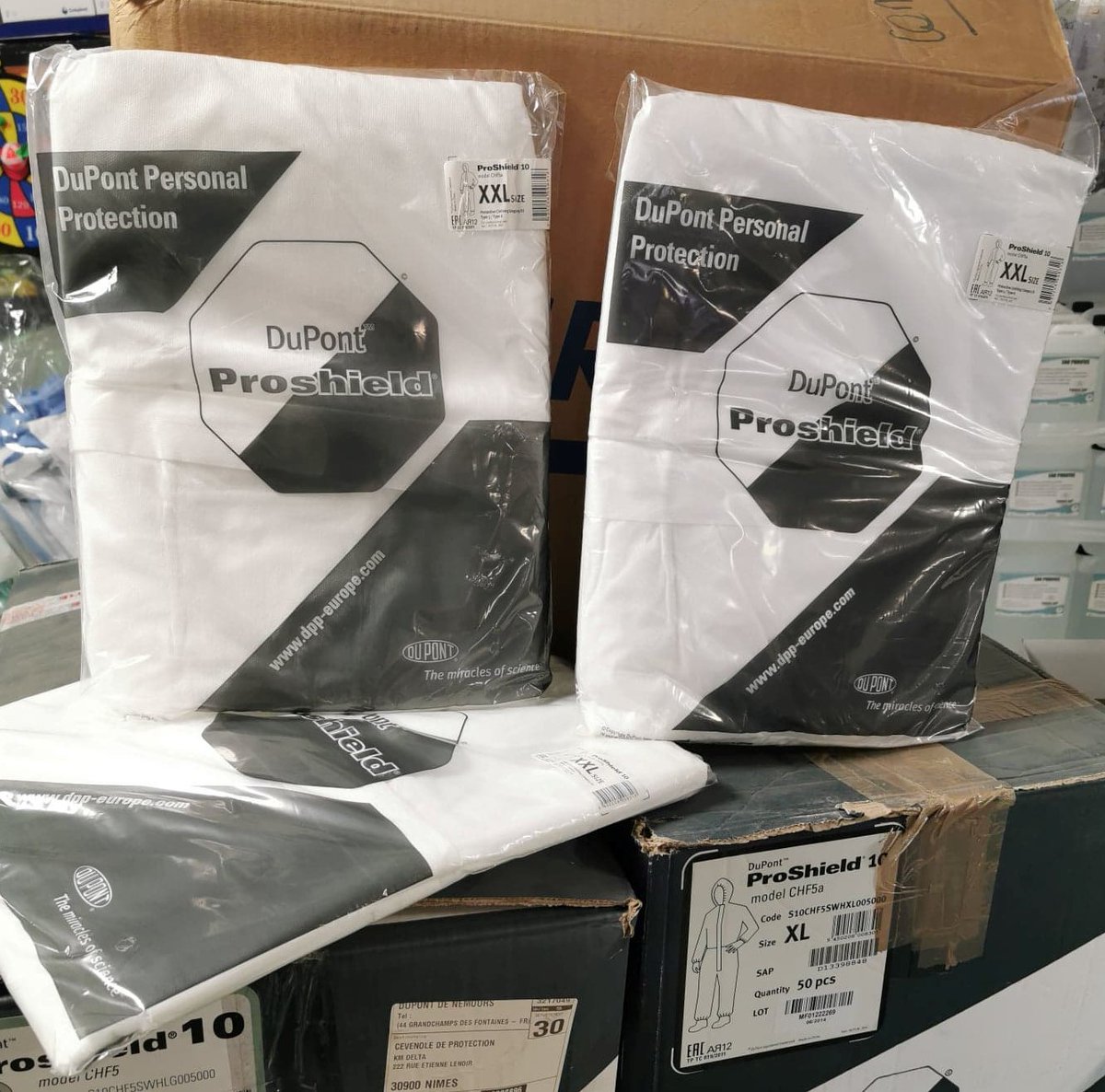 Merci à la <a href="/VilledeLaCiotat/">Ville de La Ciotat</a> pour les 250 combinaisons de protection, aux commerçants de #LaCiotat pour les dons de visières de protection et de calots, et à toutes les entreprises qui nous ont donné des repas et du matériel🙏😍
#solidarite #Covid_19 #remerciements