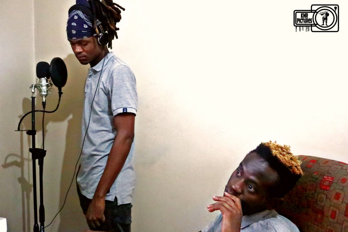 KMRecordsZA's tweet photo. @kmrecordsza studio
Work Appreciation Post With @nanojinxza @TonyB @KMRPicturesZA
#KMRPicturesZA #KMRecordsZA
#NanoJinxZA #TonyB
#lockdownextension #Covid19inSA #lockdown #musicians #music #Producer #rapper #artists #song #hiphop #Quarantine #QuarantineAndChill #SAHipHop247 https://t.co/rUfvidXGyQ