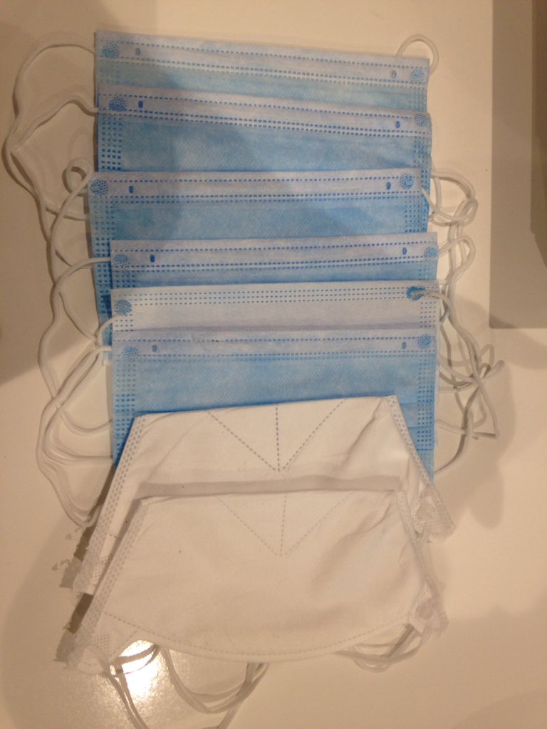 Docfred59's tweet photo. Voilà la dotation de masque 😷 pour une semaine d'exercice ... je n'ai pas de mot pour exprimer poliment ce que je pense 😡😡 https://t.co/O9LaT8D6zi