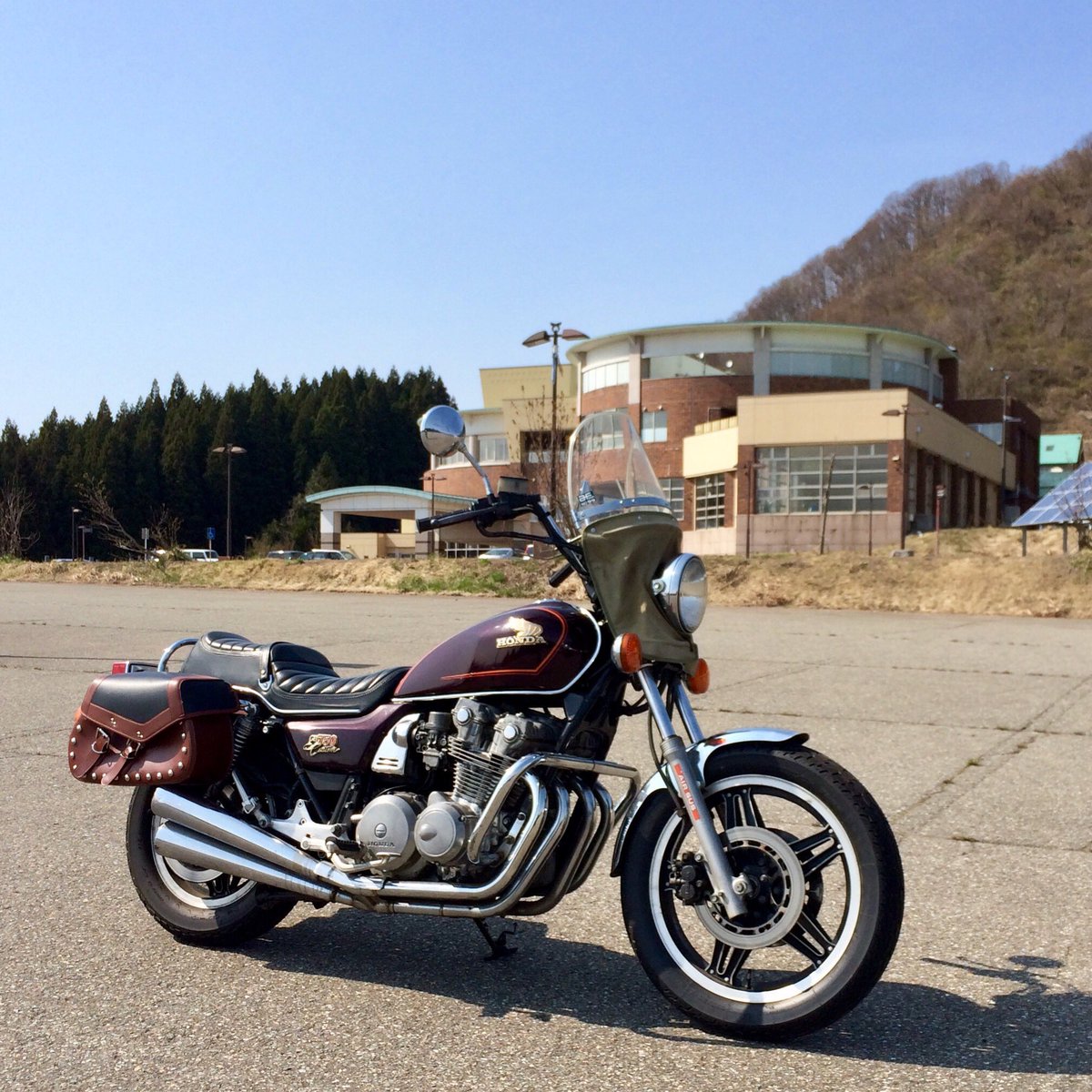 88Akita_iK111's tweet photo. ユメリアとCBと私… #ユメリア #cbm2020 #cb750c https://t.co/0wrFTHr42L