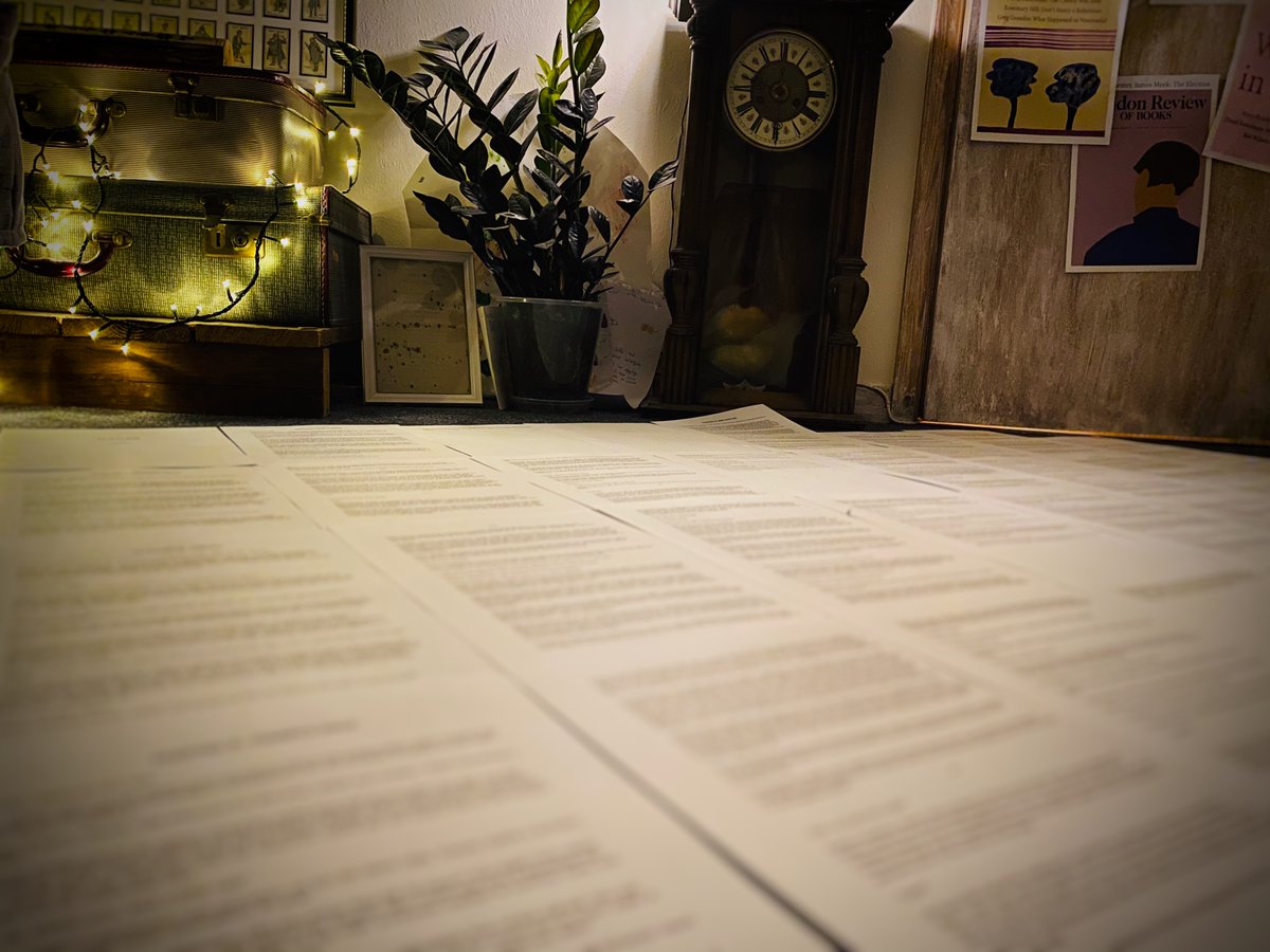 To make a book, walk on a book.
A blog post about writing a new story. 
andysmithyman.com/journal/walk-o…