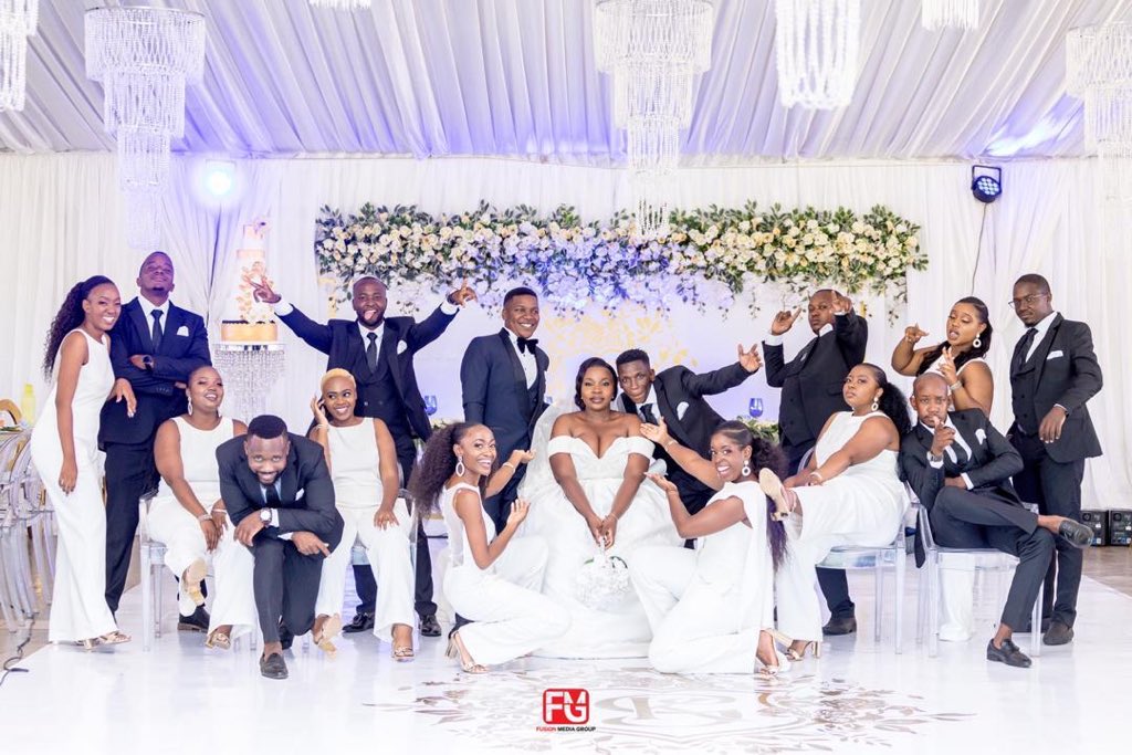 dapperkingszim's tweet photo. #FBF Bridal Party Goals!! ...Gents in luxury 3piece Black Suit’s ,All White Jump suits for the ladies.. Simply stylish..🇿🇼
#zimweddings #dapperkings #dapper #style #Gq #Africa #bulawayo #zim #Fresh #classymen #bossladys #uniquestyle https://t.co/qwMRYRKFyJ