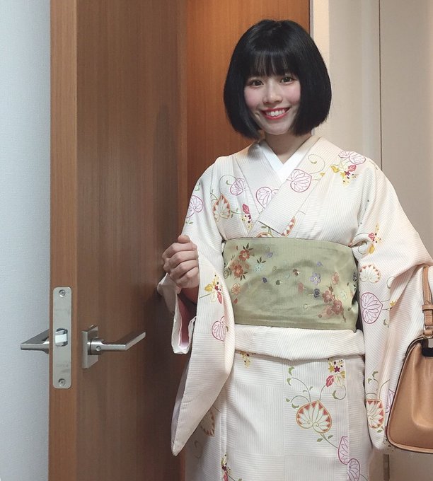 穿和服常有的事 原本優雅的和風美女 經過門口的下一秒糗事就發生