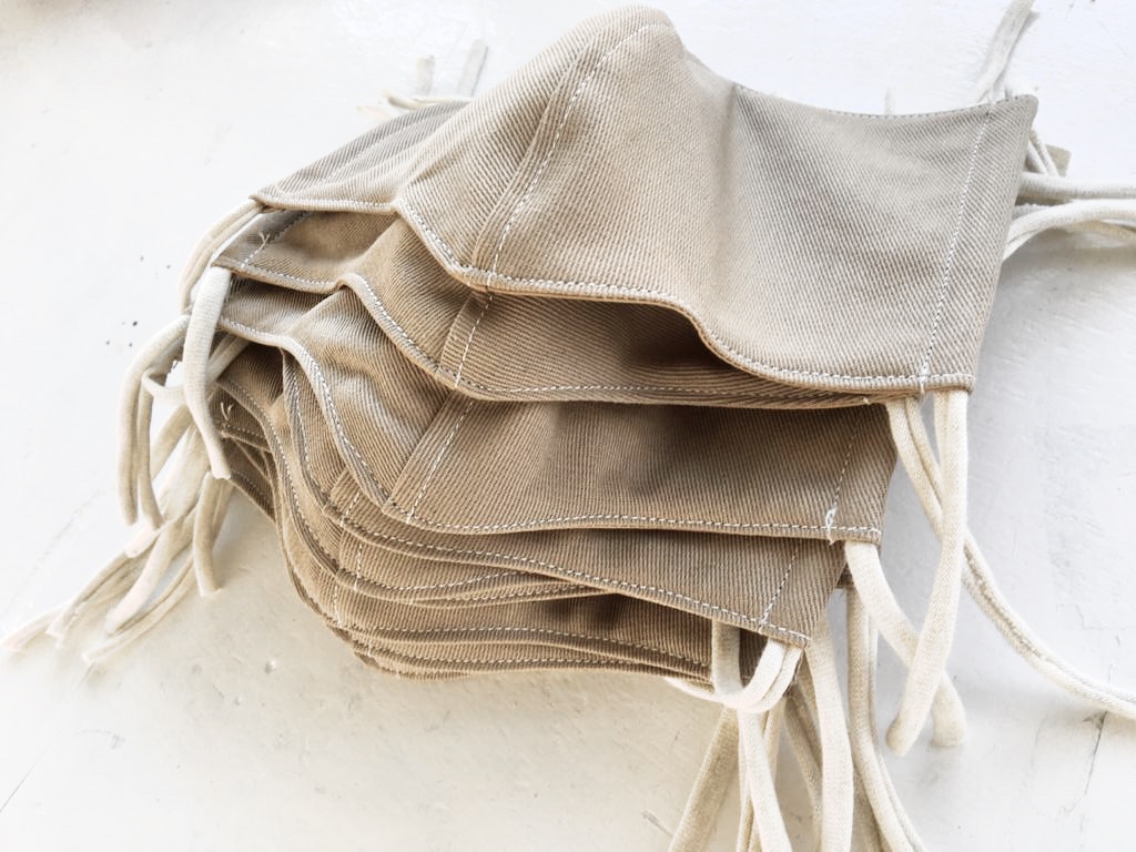 Chapal1832's tweet photo. Pour lutter contre la propagation du Covid-19, CHAPAL a adapté l’activité de son atelier à Crocq pour fabriquer des masques barrière alternatifs à l’usage du grand public. #StayAtHome https://t.co/sUp3jYhWNz