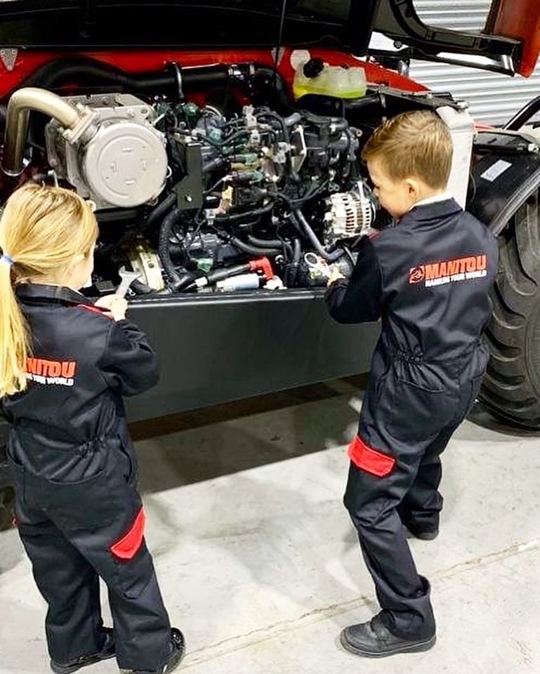 *COMPETITION TIME* ‼️
Fancy winning a pair of overalls for your kids?! All you have to do is like our Facebook page (Manitou Uk),share this post and comment below for a chance to win! We will select a winner on Friday 24th April‼️  Good luck! #Manitou #Competition