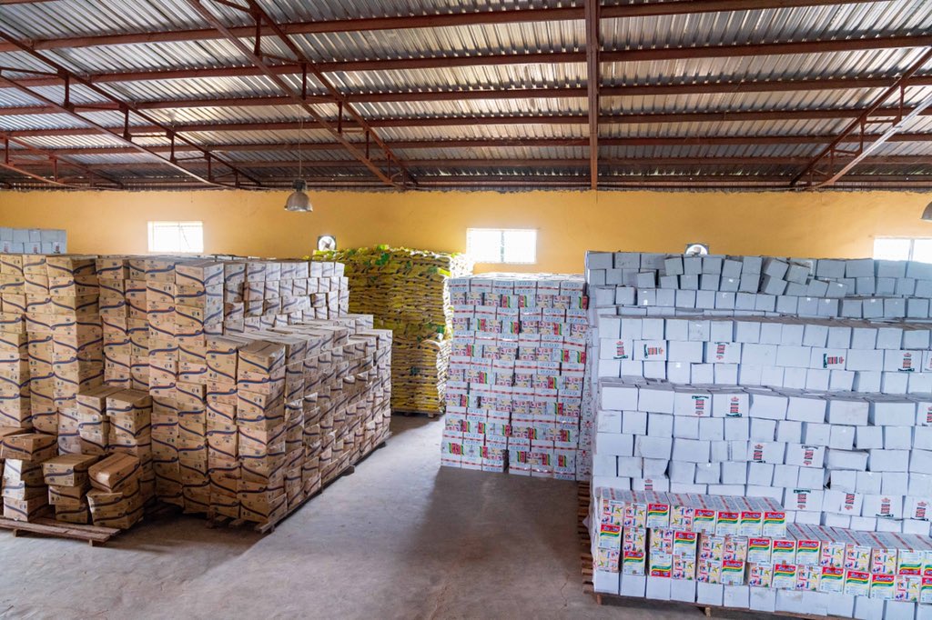 abangdove's tweet photo. Yesterday, Governor @IAOkowa inspected the food bank at Ibusa — one out of the three food banks situated across Delta State — to assess the level of preparedness, as the distribution of the food items to low-income families across the 25 LGAs is set to begin today.
#StayHome https://t.co/2eX0KLtIHl